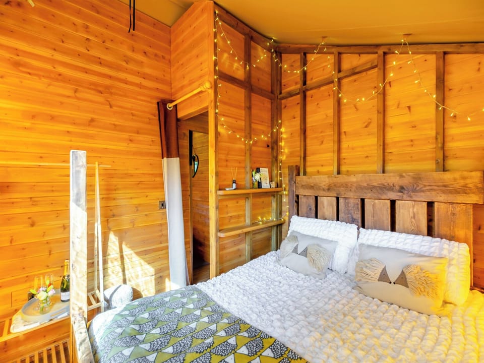 Double bedroom | Hedgehog Hideaway - Little North Field, Bishop Thornton, near Harrogate