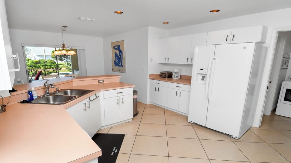 The kitchen comes fully equipped