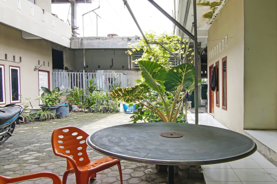 SPOT ON 92498 Fanni Homestay Hotel in West Sumatra, Indonesia