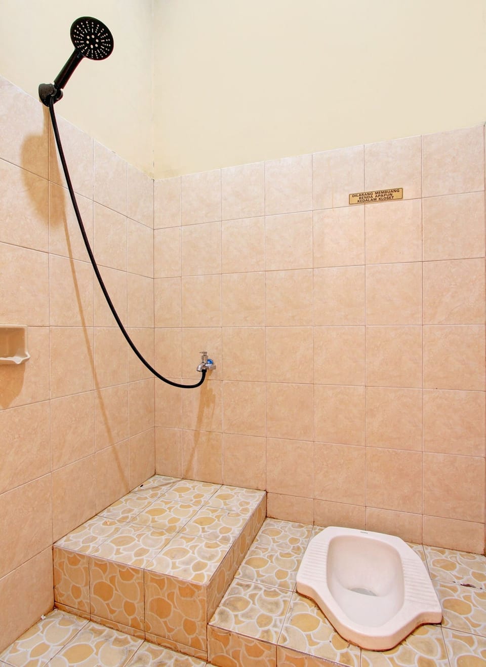 Economy Double Room | Bathroom | Shower, towels