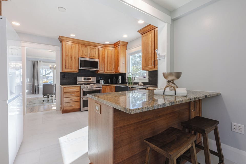 Breakfast Bar in the Kitchen