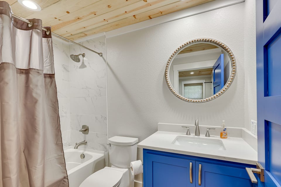 Full Bathroom | Shower/Tub Combo | Towels Provided | Hair Dryer