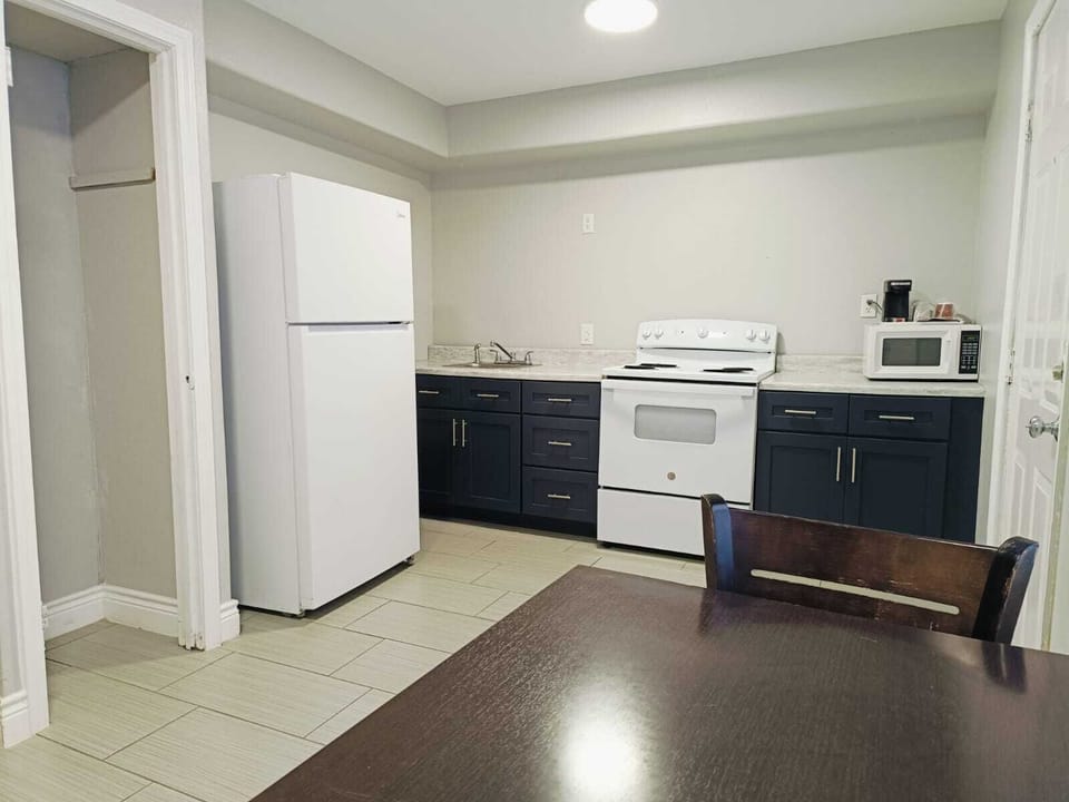 Apartment, 2 Bedrooms, Kitchen | Iron/ironing board, WiFi (free), bed sheets
