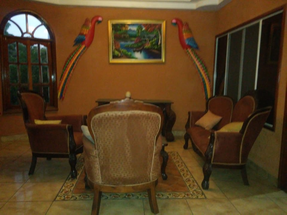 Basic Double Room | Living area