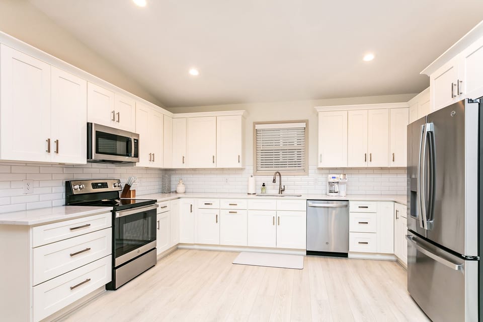 Large open kitchen has it all