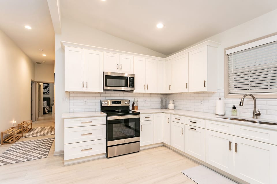 Large open kitchen has it all