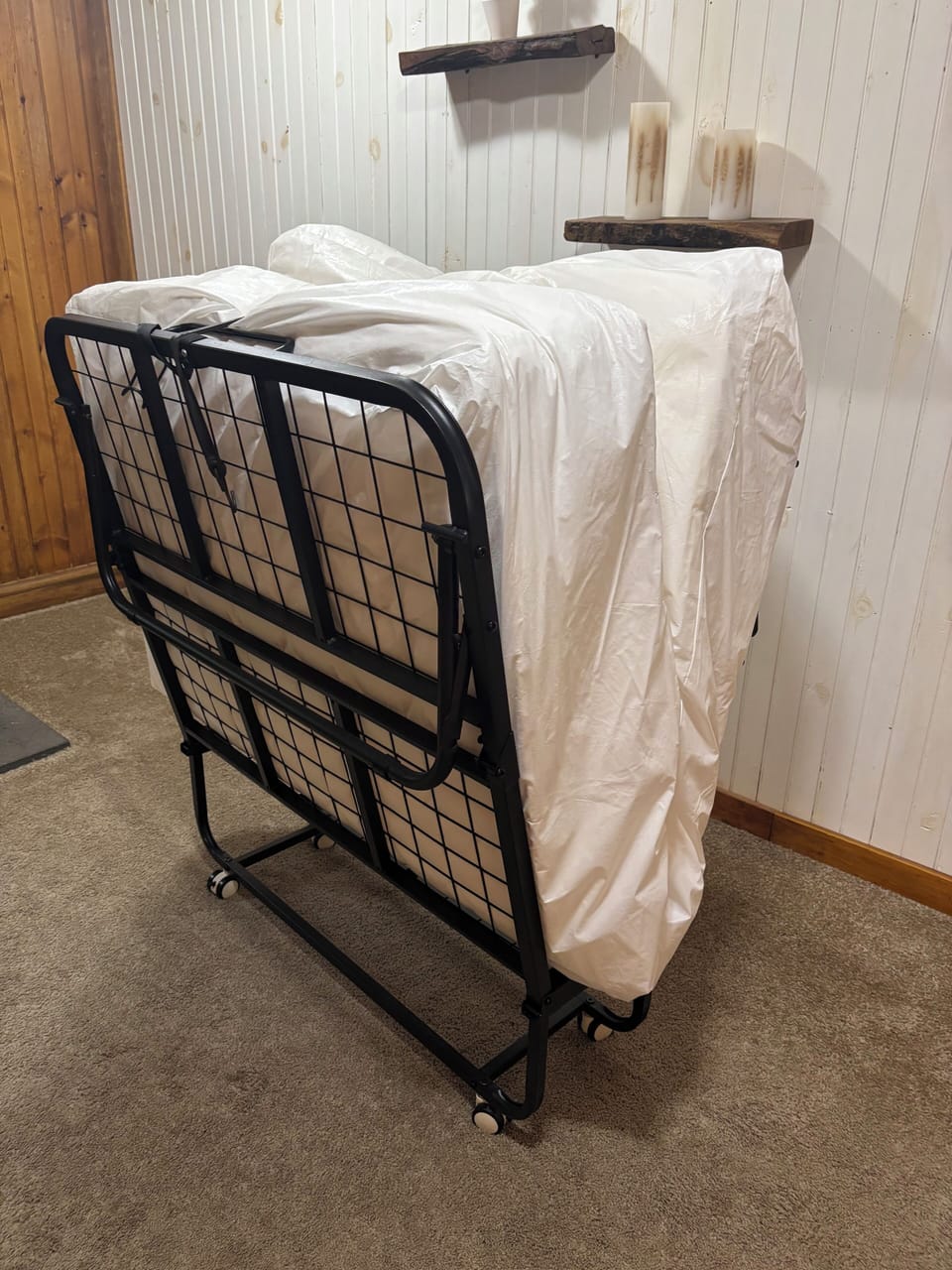 In the upper part of the master bedroom we now offer a fold out twin bed.