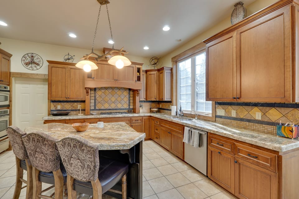 Kitchen | Cooking Basics | Coffee Maker | Paper Towels/Trash Bags Provided