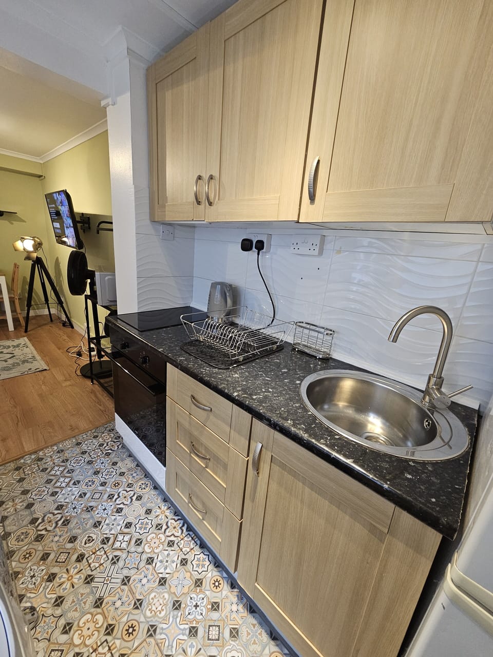 City Apartment | Private kitchen | Full-size fridge, oven, stovetop, cookware/dishes/utensils