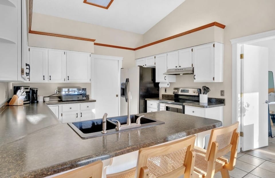 A perfect kitchen to cook meals in and enjoy each other's company! 