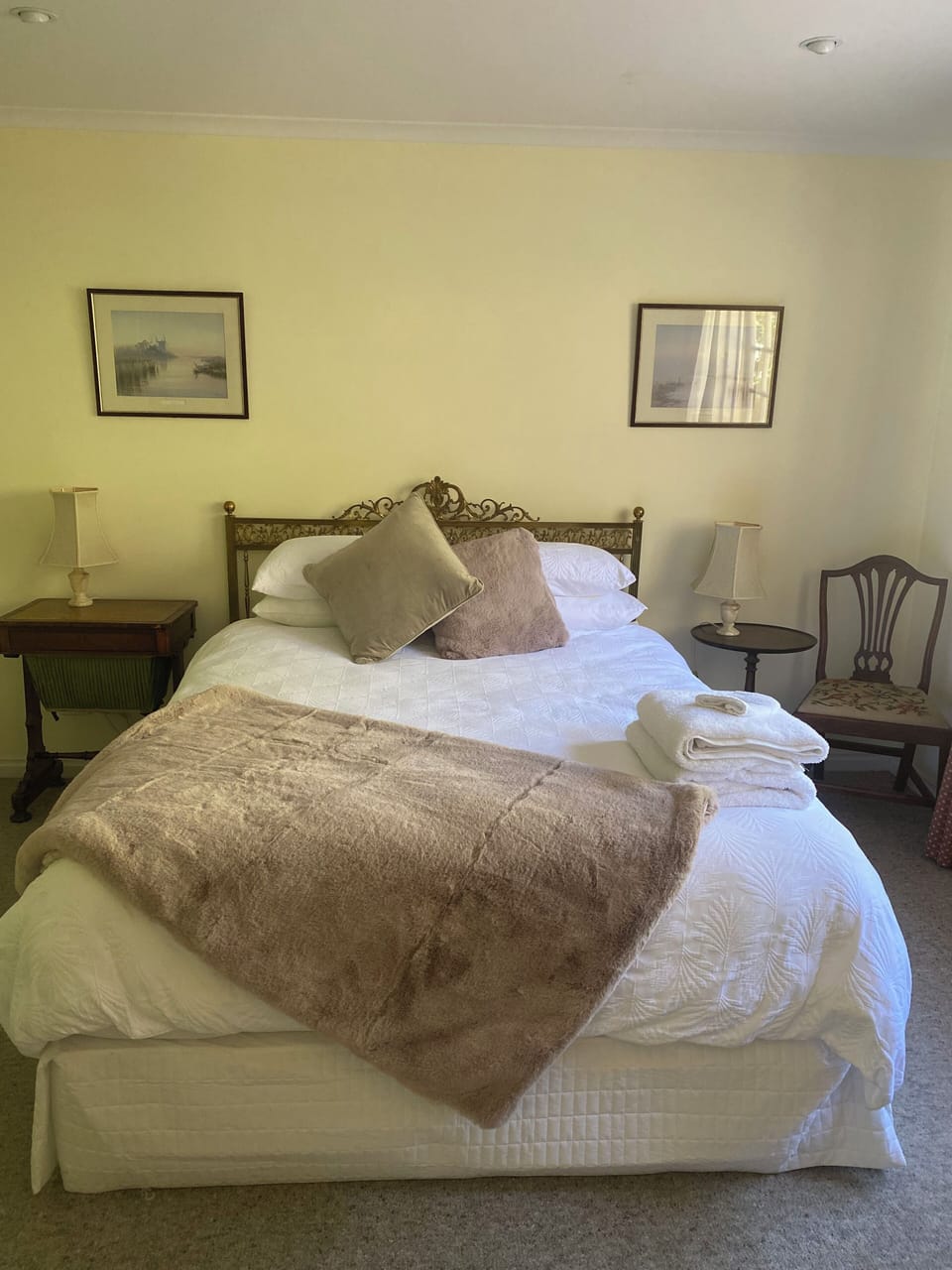 "The Beatrix Bedroom" A beautiful large, bright and airy Queen Bedroom.  