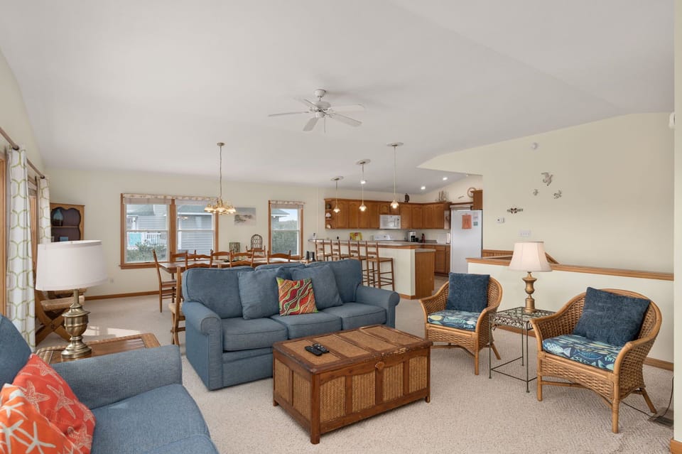WH567: Sunshine Daydream | TL Living Area