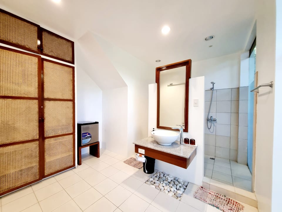 Shower, eco-friendly toiletries, hair dryer, slippers