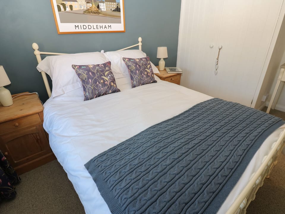 1 bedroom, individually decorated, individually furnished