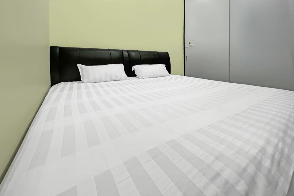 Economy Double Room | Bed sheets