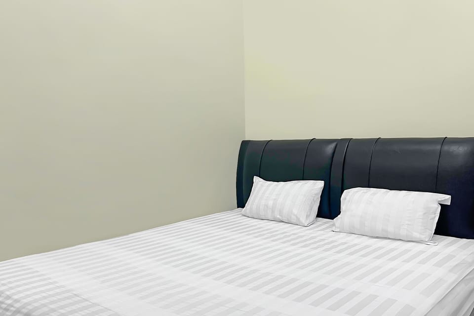 Economy Double Room | Bed sheets