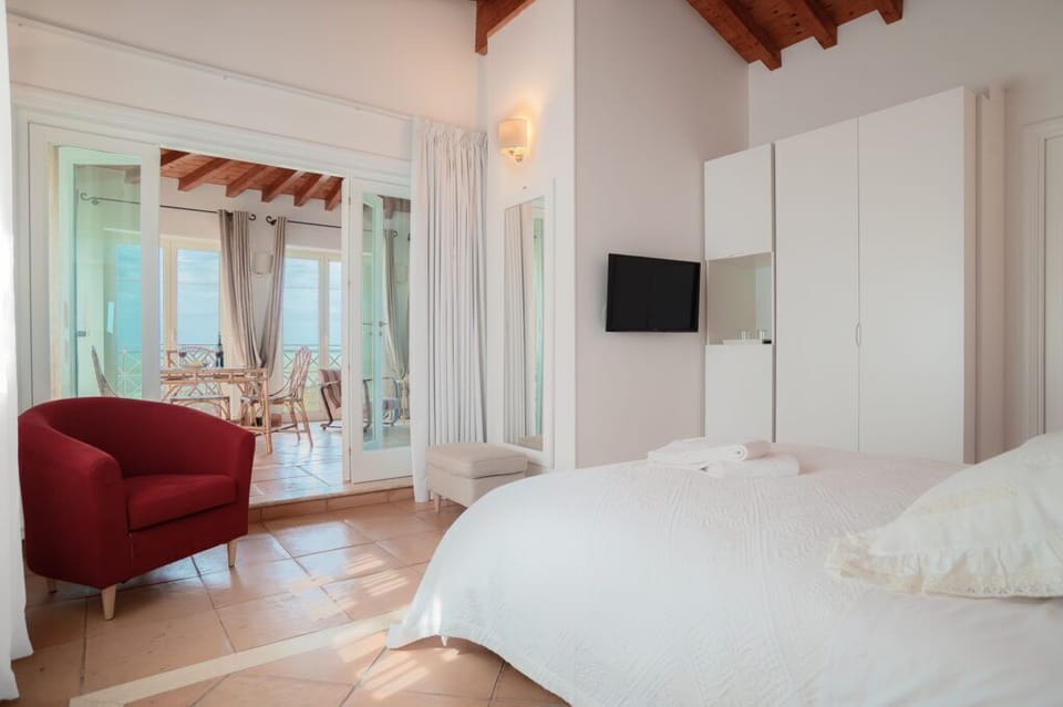 Junior Suite | 1 bedroom, free WiFi, bed sheets