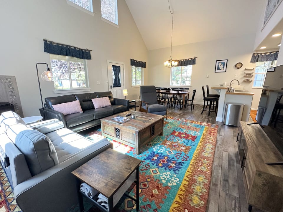 With a group-friendly open layout, this home provides the ideal space to unwind and recharge during your time in Teton Valley.