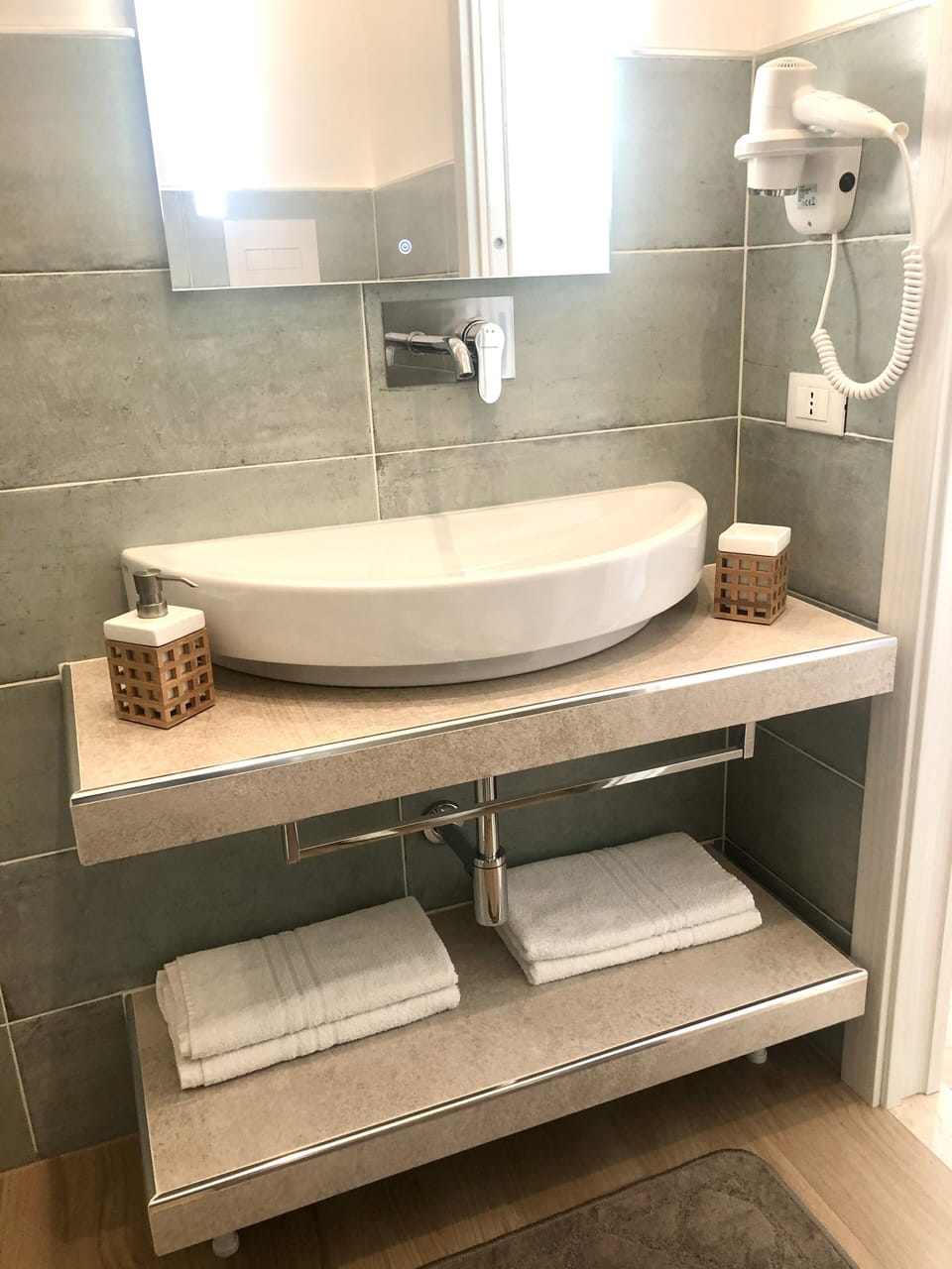 Comfort Double or Twin Room, Ensuite, City View | Bathroom
