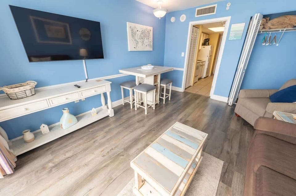 Direct Oceanfront, Beautifully Decorated