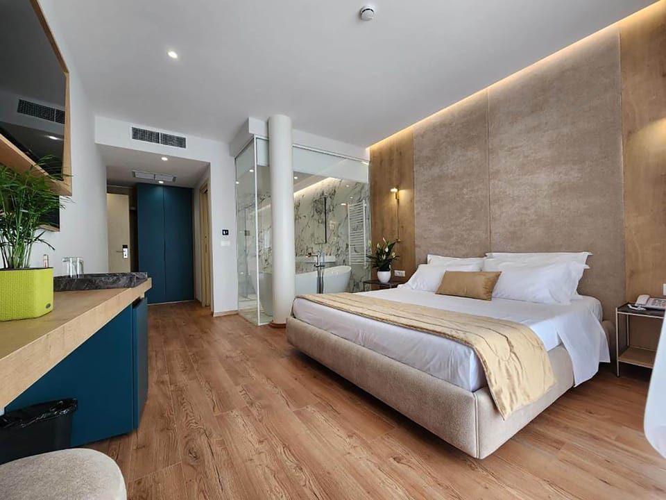 Deluxe Double Room with Balcony and Sea View | Hypo-allergenic bedding, soundproofing, free WiFi, bed sheets