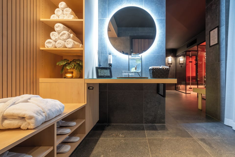 Sauna, steam room