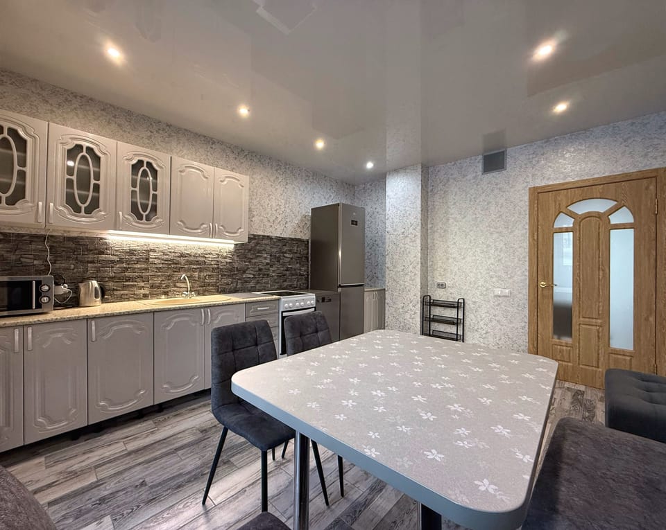 Comfort Condo | Private kitchen | Full-size fridge, stovetop, griddle, cookware/dishes/utensils