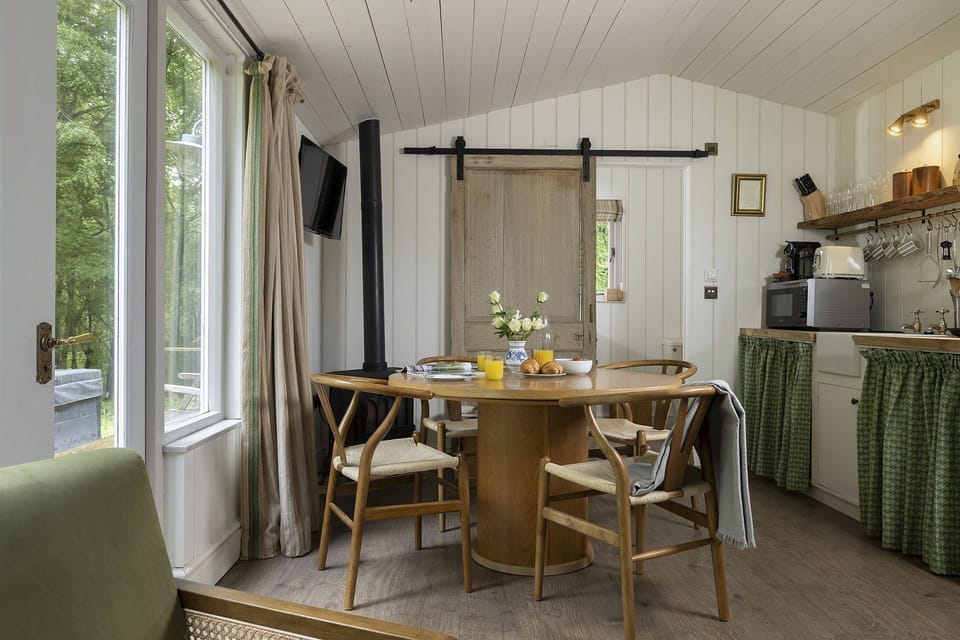 Keepers Stable Dining Area - StayCotswold