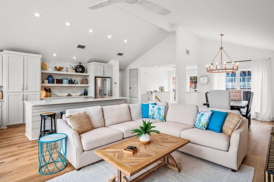 Spacious Second Floor Living Room with Ample Seating