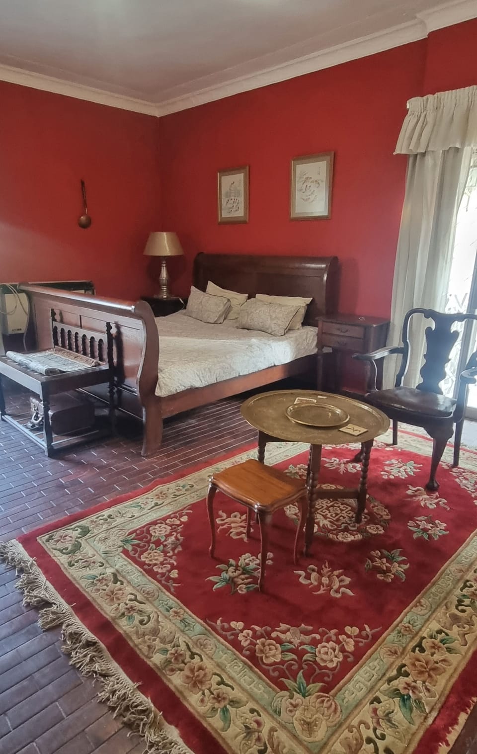 Classic Room | Individually decorated, individually furnished, laptop workspace