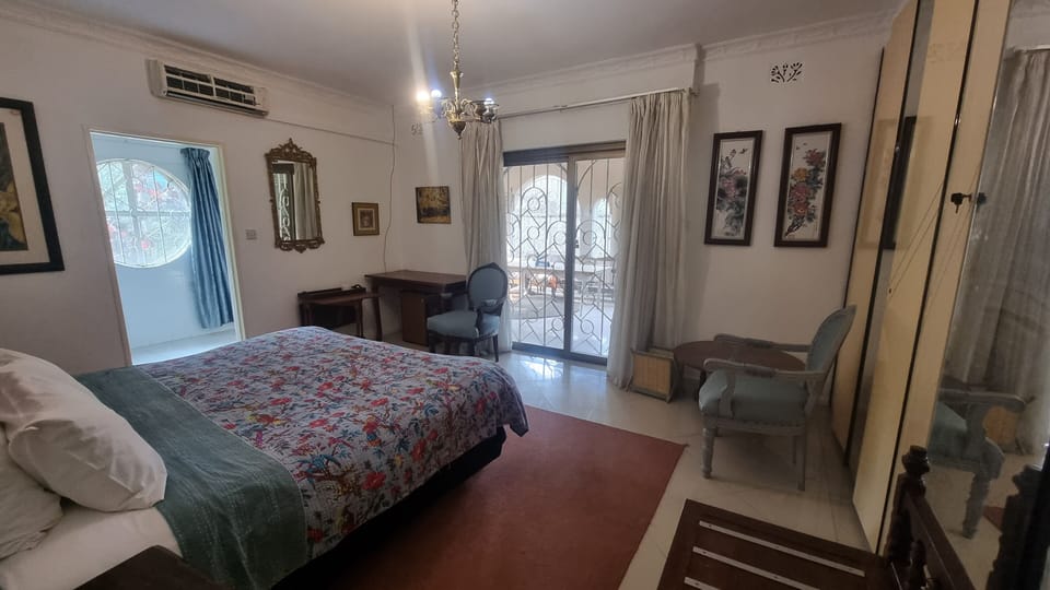 Comfort Room | Individually decorated, individually furnished, laptop workspace