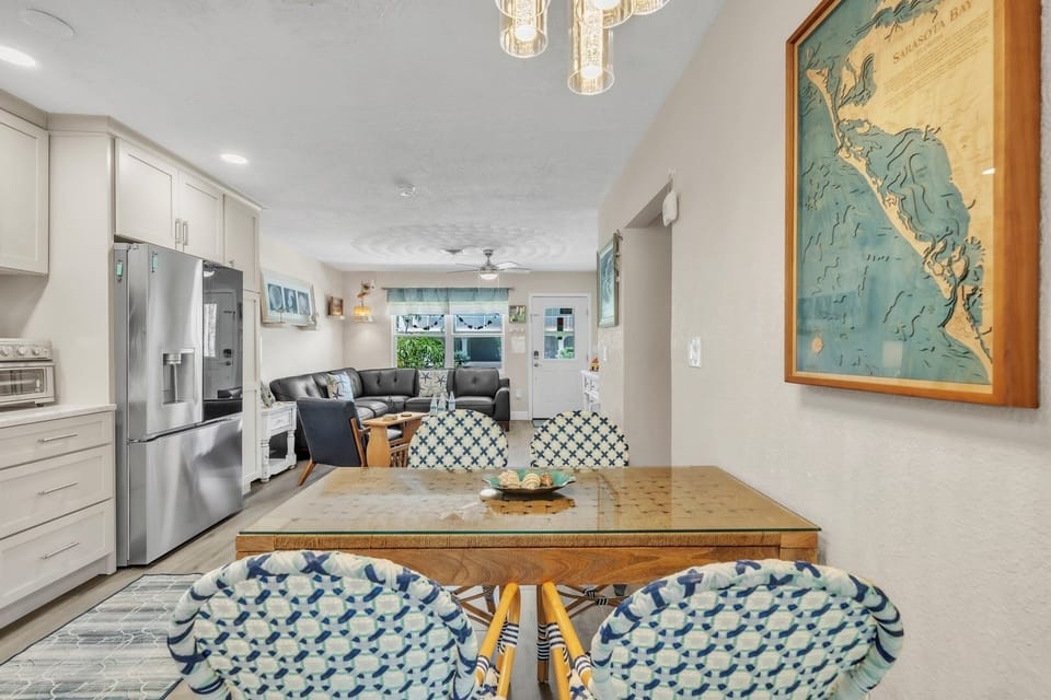 Condo, 2 Bedrooms | Dining