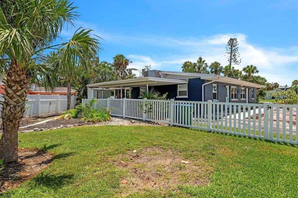 Condo, 2 Bedrooms | Exterior