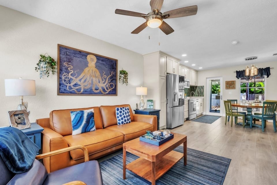 Condo, 2 Bedrooms | Living area