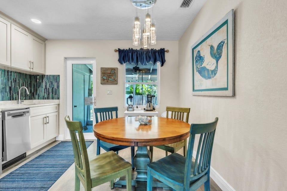 Condo, 2 Bedrooms | Dining