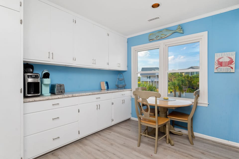 Kitchen / Eat-in Area - Northwest