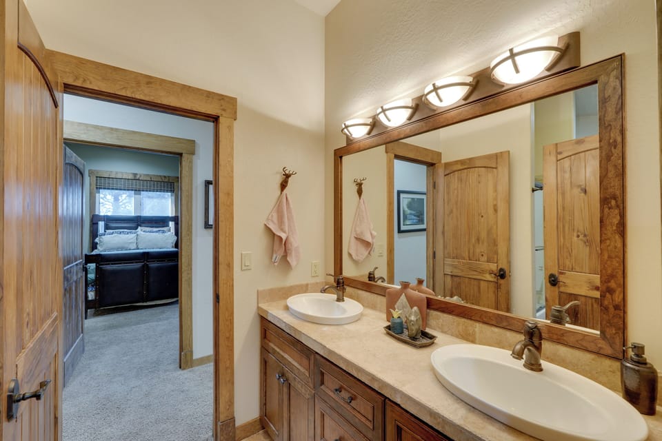 Klamath Falls Vacation Rental w/ Resort Amenities! Cottage in Oregon