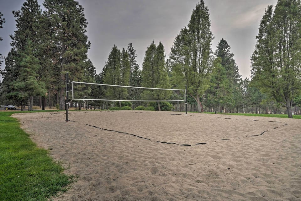 Klamath Falls Vacation Rental w/ Resort Amenities! Cottage in Oregon