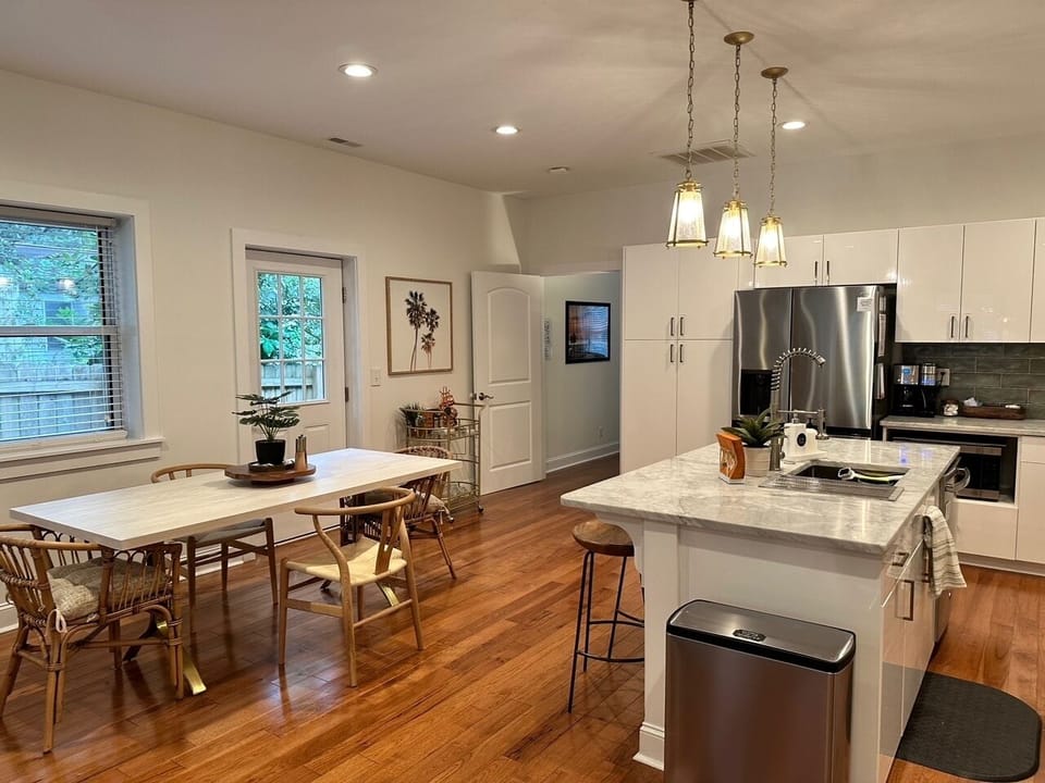 Great Kitchen area to congregate, eat and play games.
