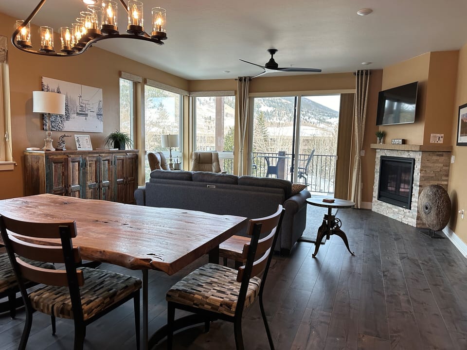 Bright cozy large living area. Floor to ceiling windows with mountain views.