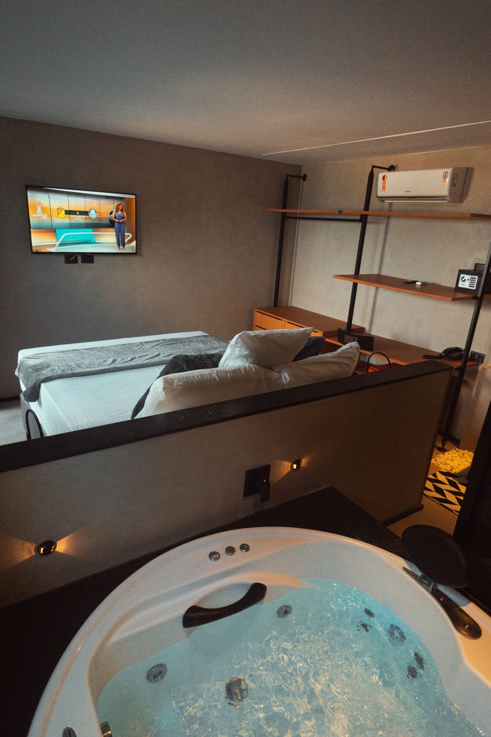 Luxury Suite | 1 bedroom, in-room safe, blackout drapes, free WiFi