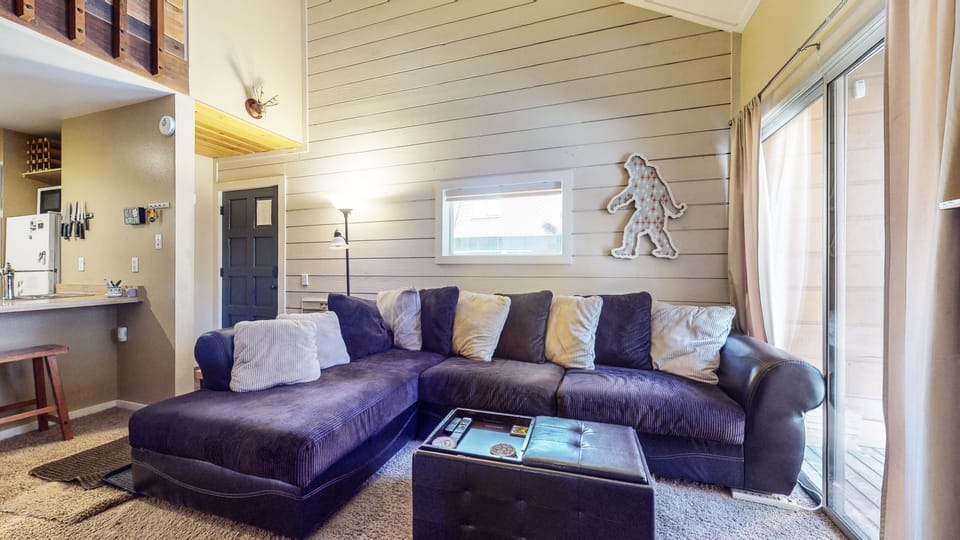 Indoors, Furniture, Living Room, Couch, Home Decor