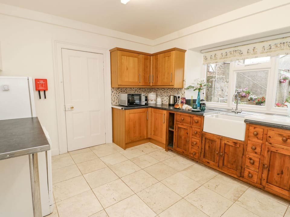 Fridge, dishwasher, electric kettle, toaster