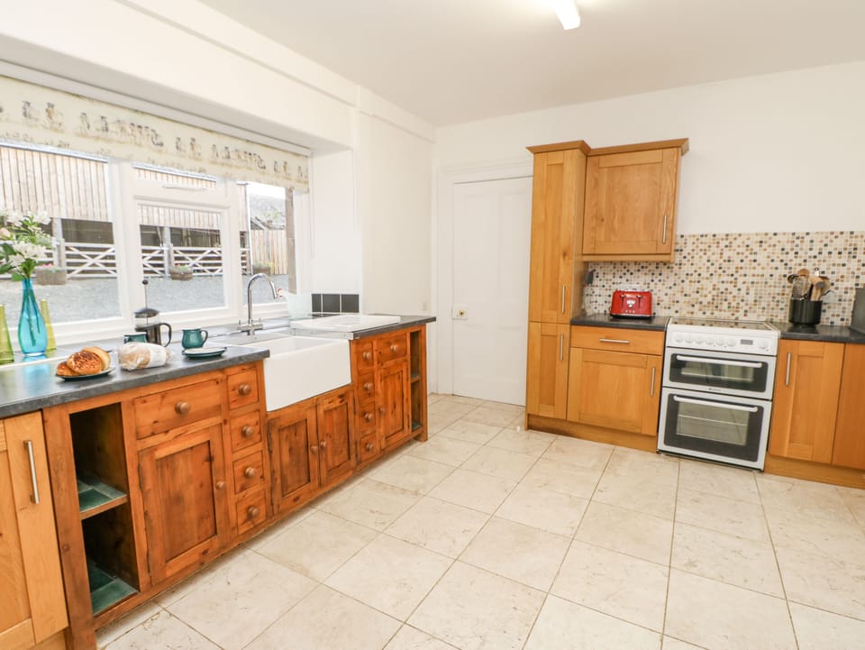 Fridge, dishwasher, electric kettle, toaster