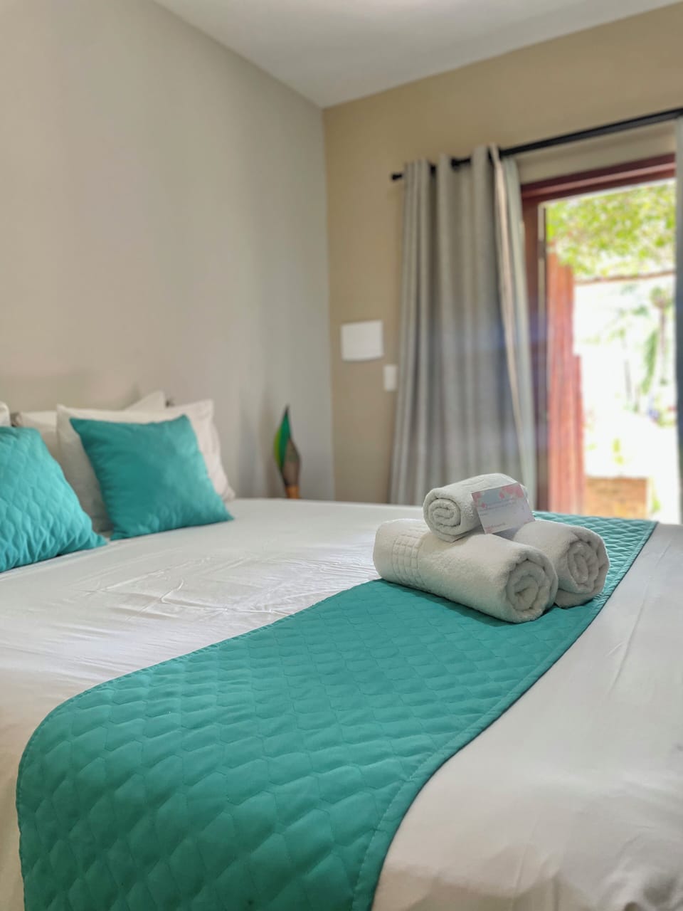 Room, Sea View, Ground Floor | Minibar, WiFi (free), bed sheets