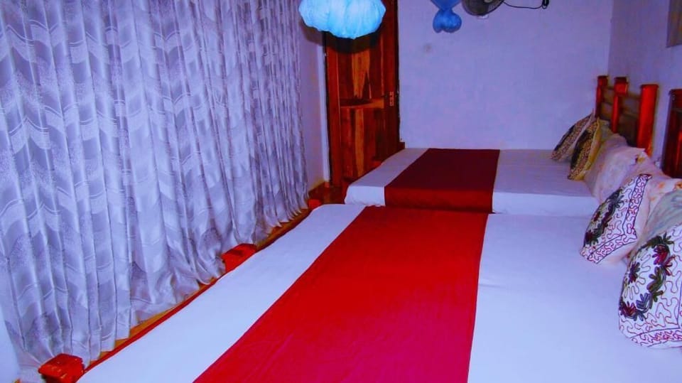 Classic Quadruple Room | Iron/ironing board, bed sheets