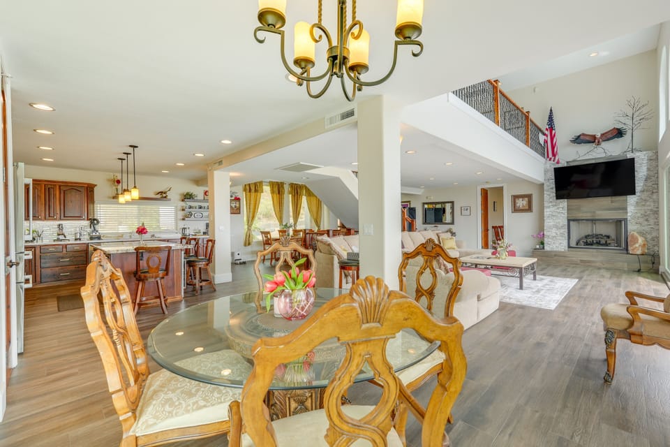 Additional Dining Area | Dining Table