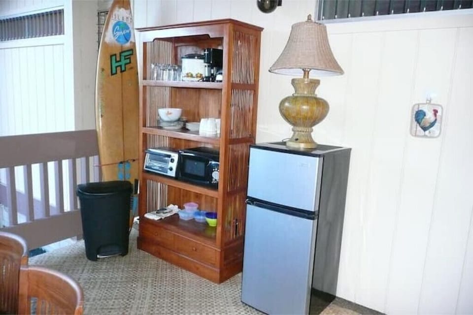 kitchenette on lanai.