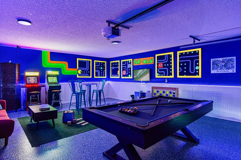 Glow in the Dark game room w/ NBA Allstars and Golden Tee Arcade games, pool table, karaoke machine, Roku tv and many more games!