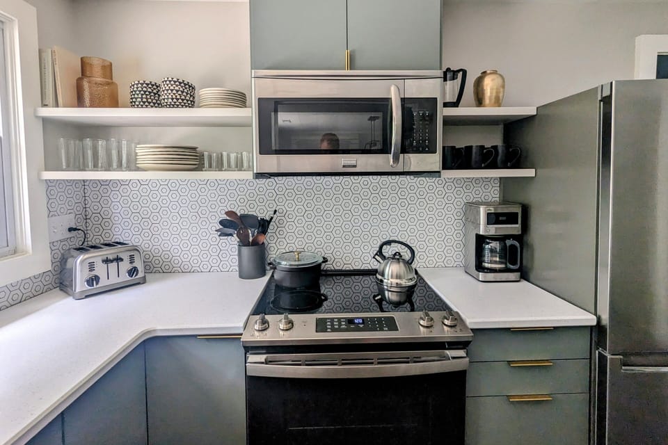 Plenty of small appliances for all your cooking needs